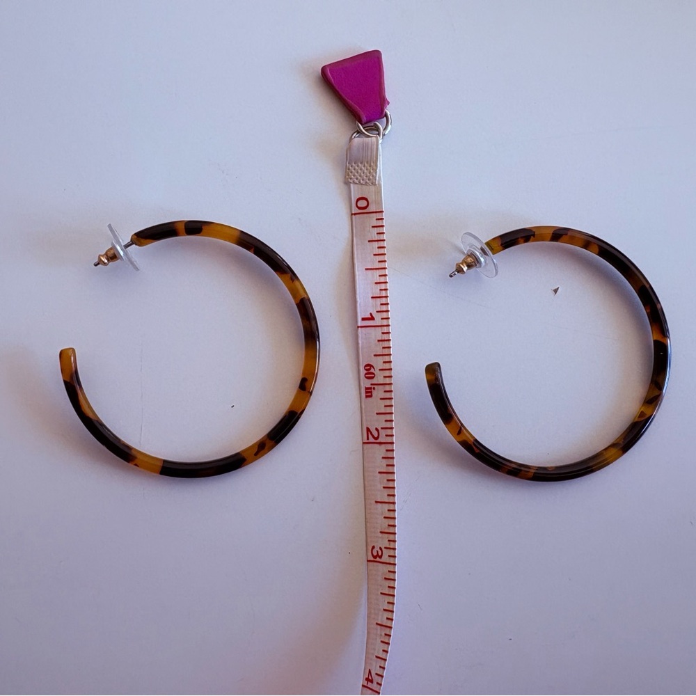 Tortoise Shell Hoop Earrings - Picture 4 of 4